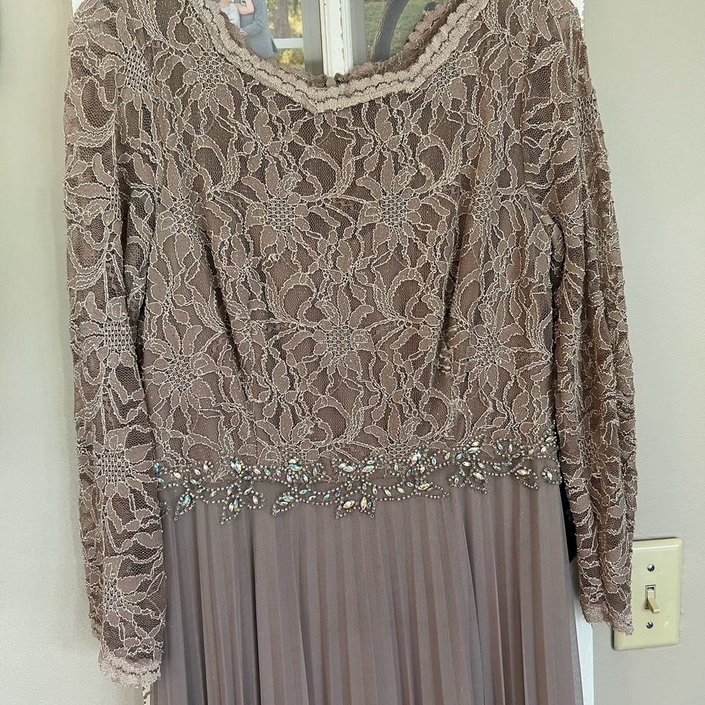 Mother of the Bride dress - Picture 3 of 3
